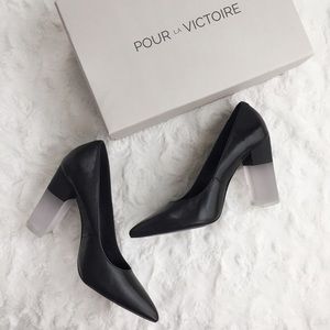 Pour la Victoire Calista Lucite Pump NIB 9